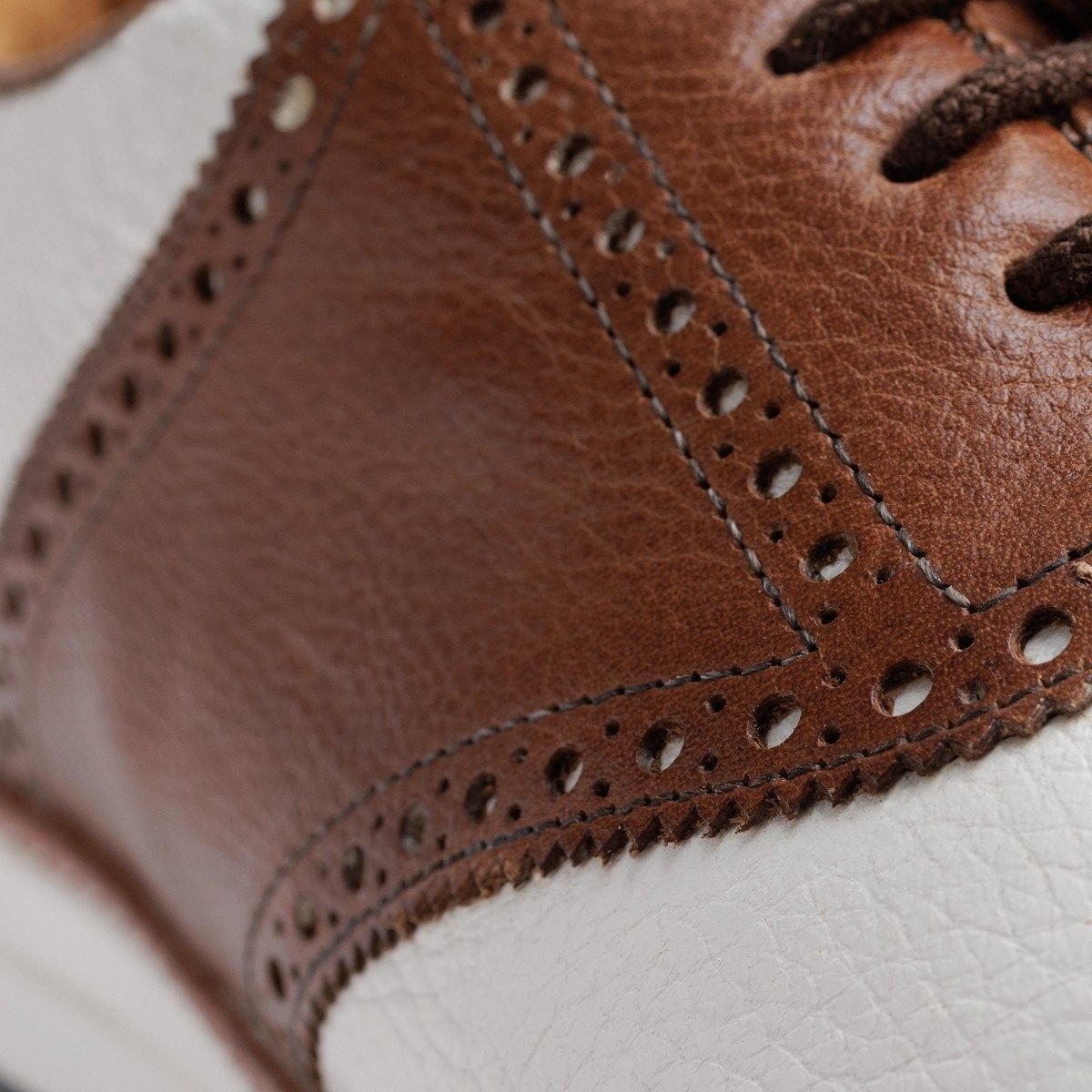 Straits Saddle Golf Shoe - White And Brown Leather