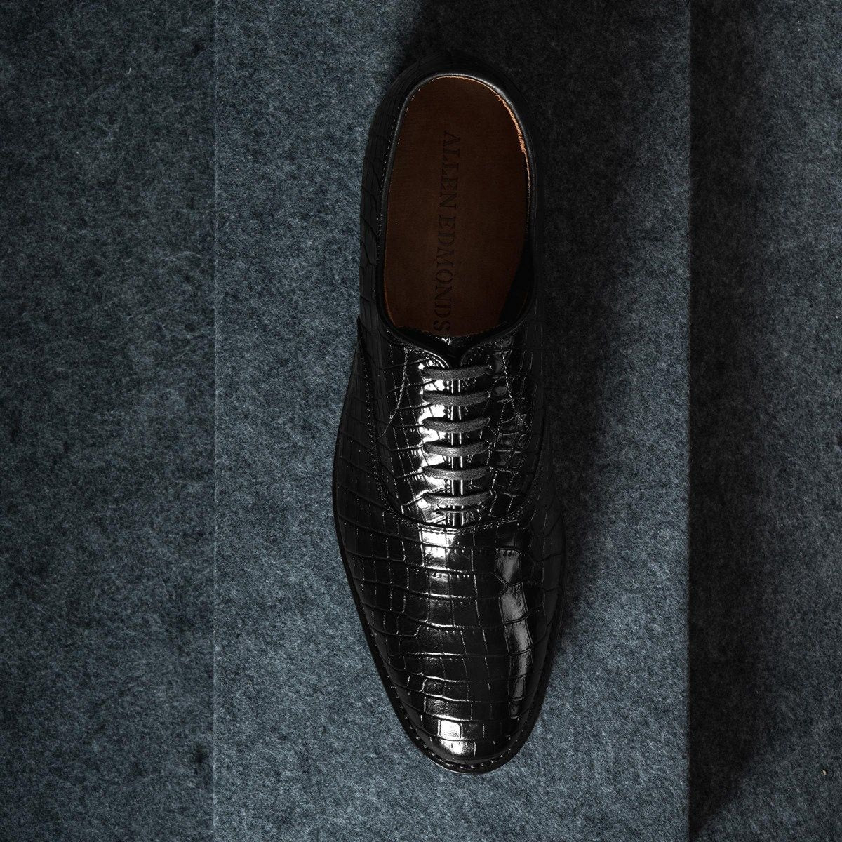Carlyle Plain-toe Oxford Dress Shoe - Black Embossed Croco Leather