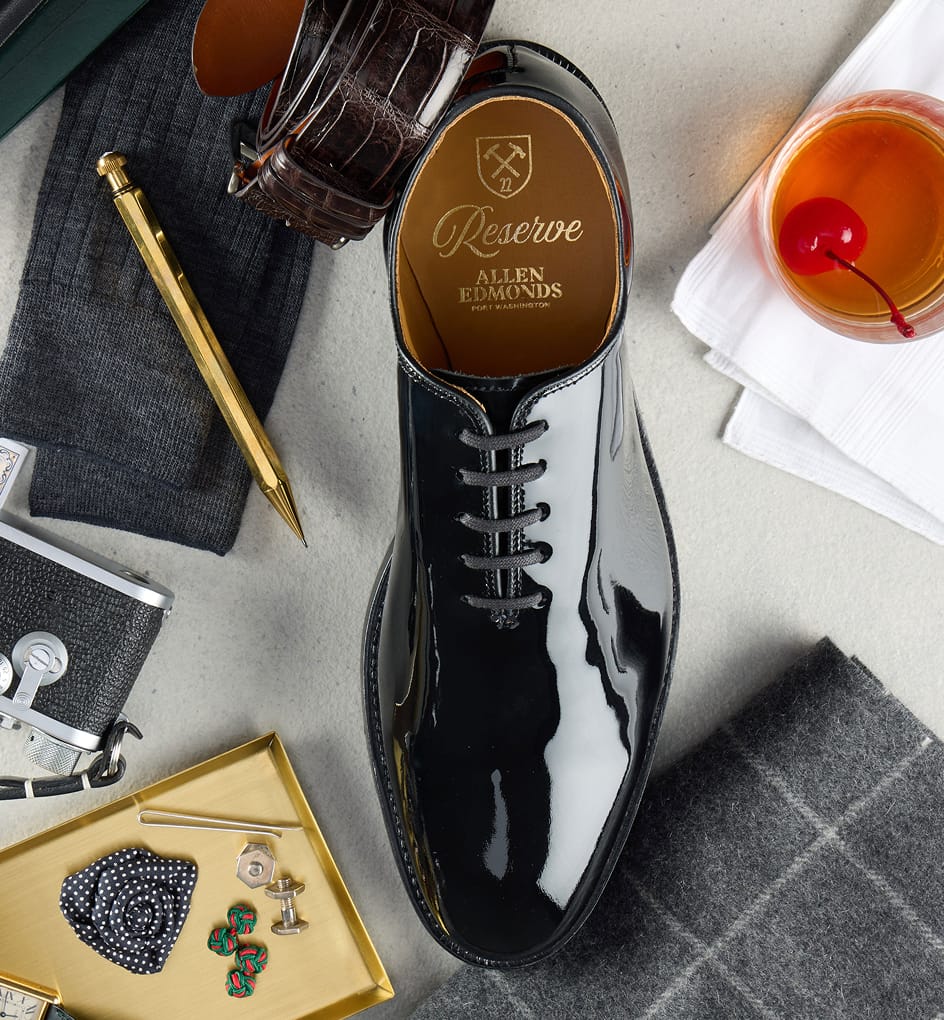 Formal Reserve shoe with accessories